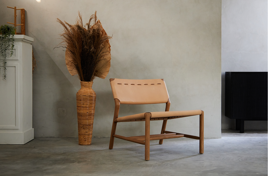 Setting of leather lounge chair